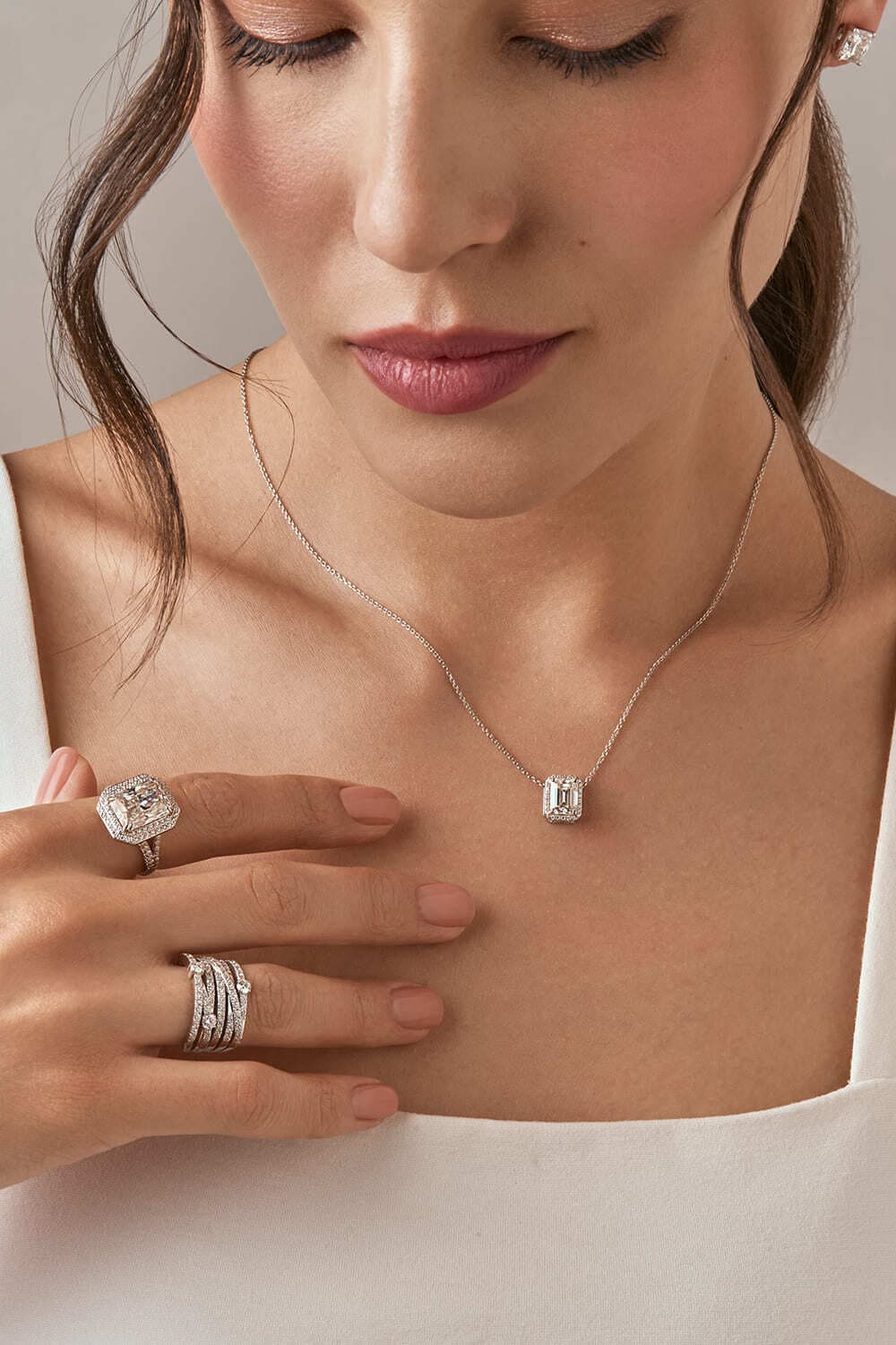 Кампейн BS Jewelry с ожерельем и кольцами